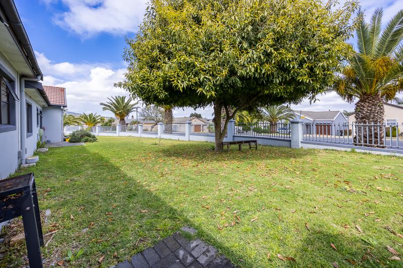 2 Bedroom Property for Sale in Protea Heights Western Cape